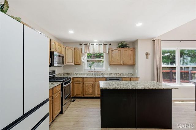 305 Oak Top Court, Ballwin, MO 63021