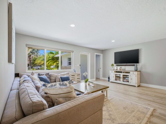 2020 NE 26th Street, Lighthouse Point, FL 33064