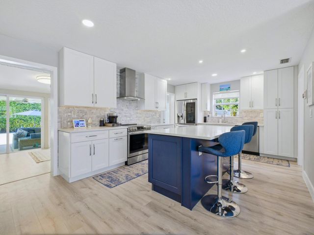 2020 NE 26th Street, Lighthouse Point, FL 33064
