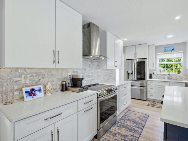 2020 NE 26th Street, Lighthouse Point, FL 33064