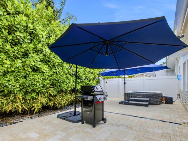 2020 NE 26th Street, Lighthouse Point, FL 33064