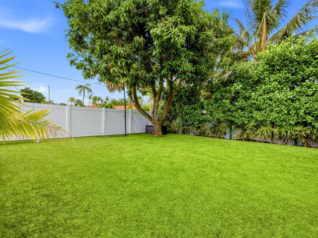 2020 NE 26th Street, Lighthouse Point, FL 33064