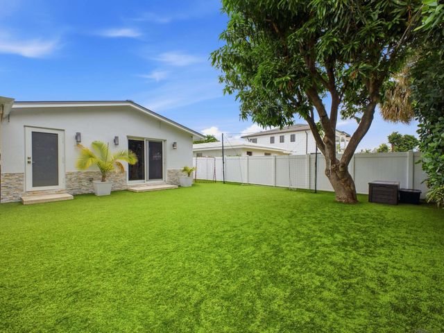 2020 NE 26th Street, Lighthouse Point, FL 33064