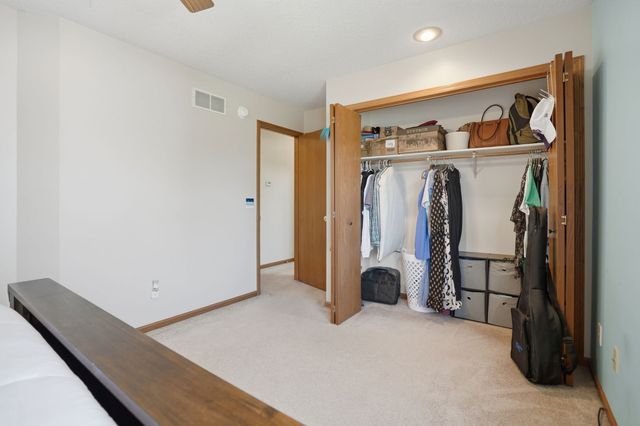 6010 N Hancock Avenue, Davenport, IA 52806