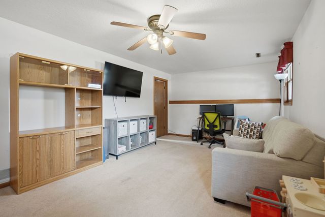 6010 N Hancock Avenue, Davenport, IA 52806