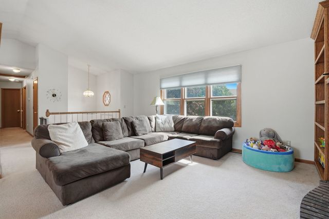 6010 N Hancock Avenue, Davenport, IA 52806