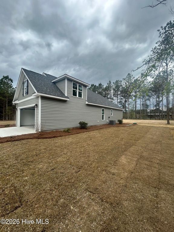 1560 W Malpass Corner Road, Burgaw, NC 28425