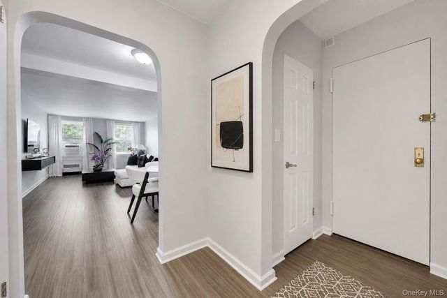 765 Bronx River Road 4A, Bronxville, NY 10708
