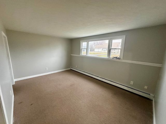 94 Maple St Apt E, Somersworth, NH 03878