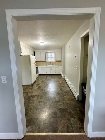 94 Maple St Apt E, Somersworth, NH 03878