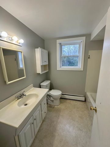 94 Maple St Apt E, Somersworth, NH 03878