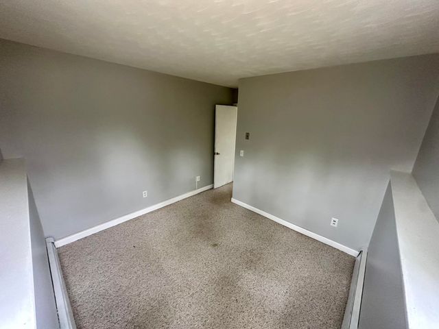 94 Maple St Apt E, Somersworth, NH 03878