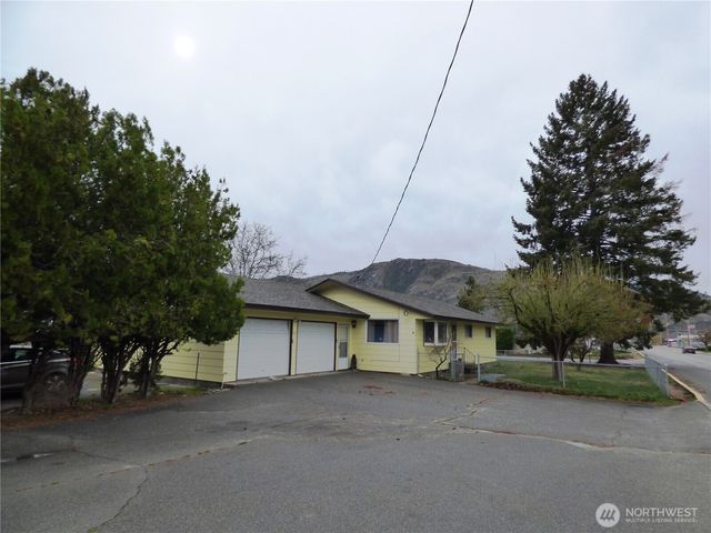 212 7th Street S, Brewster, WA 98812