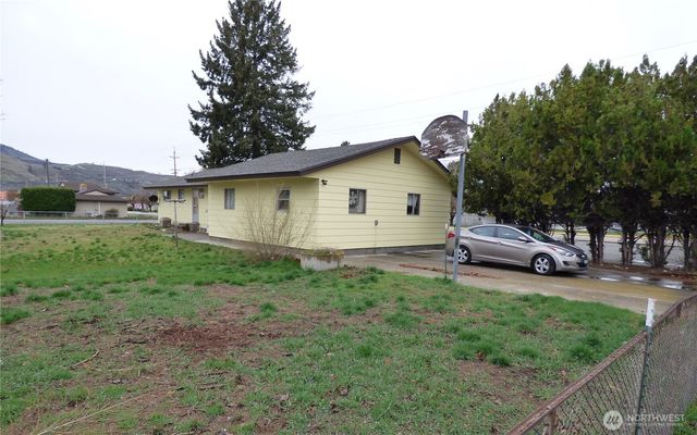 212 7th Street S, Brewster, WA 98812