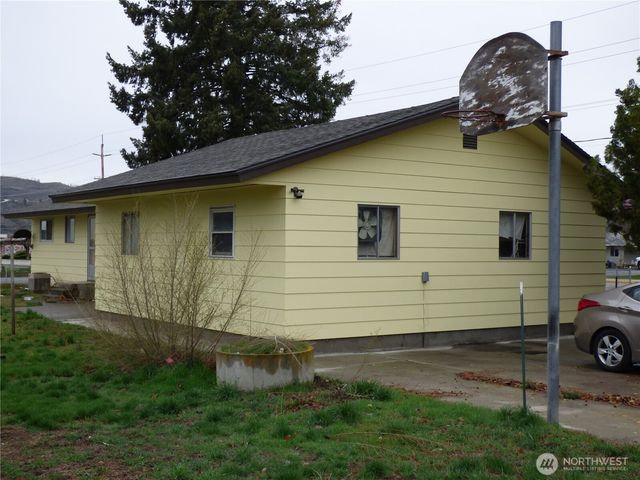 212 7th Street S, Brewster, WA 98812