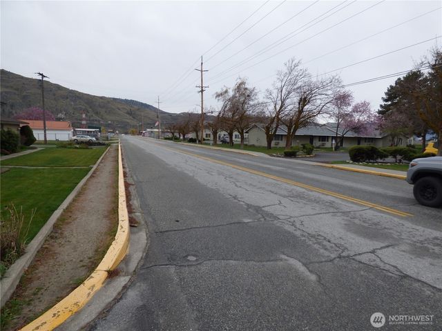 212 7th Street S, Brewster, WA 98812