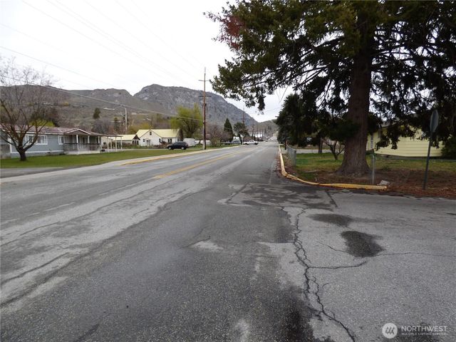 212 7th Street S, Brewster, WA 98812