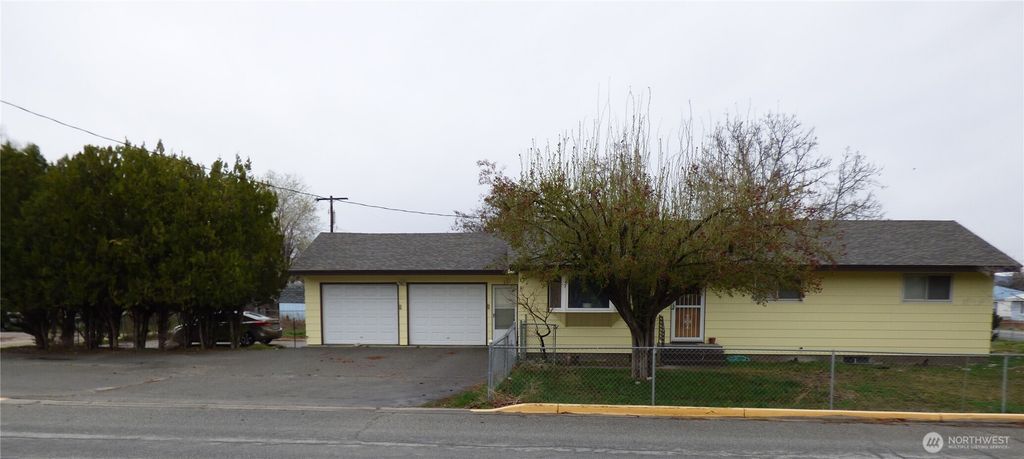 212 7th Street S, Brewster, WA 98812