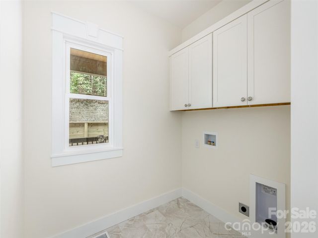 366 Mistletoe Trail, Hendersonville, NC 28791
