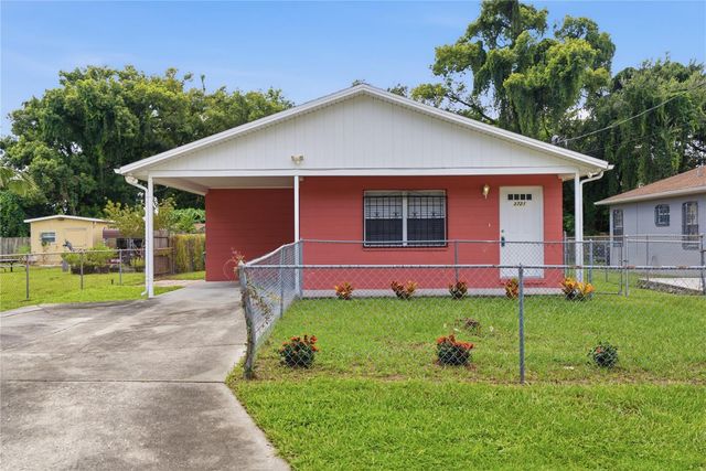 3721 E NORTH BAY STREET, Tampa, FL 33610