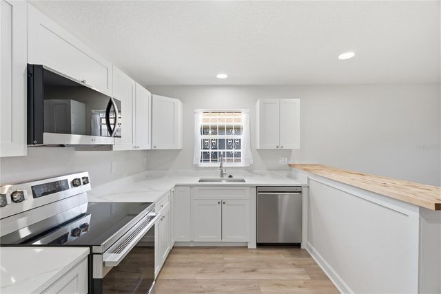 3721 E NORTH BAY STREET, Tampa, FL 33610