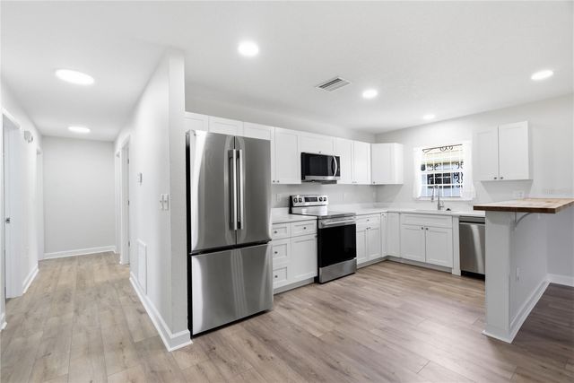 3721 E NORTH BAY STREET, Tampa, FL 33610
