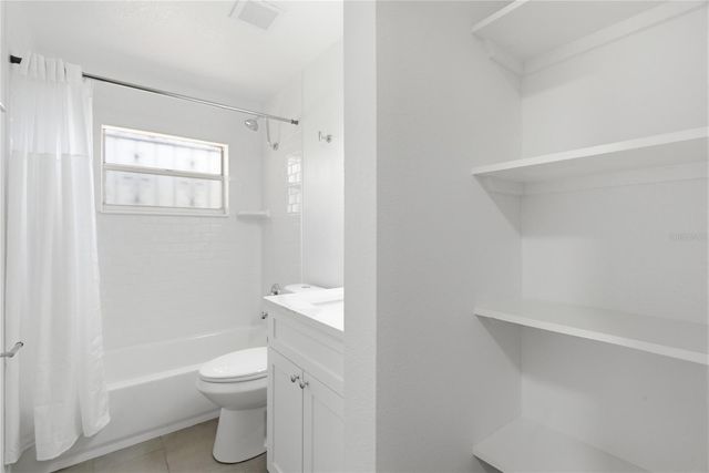 3721 E NORTH BAY STREET, Tampa, FL 33610