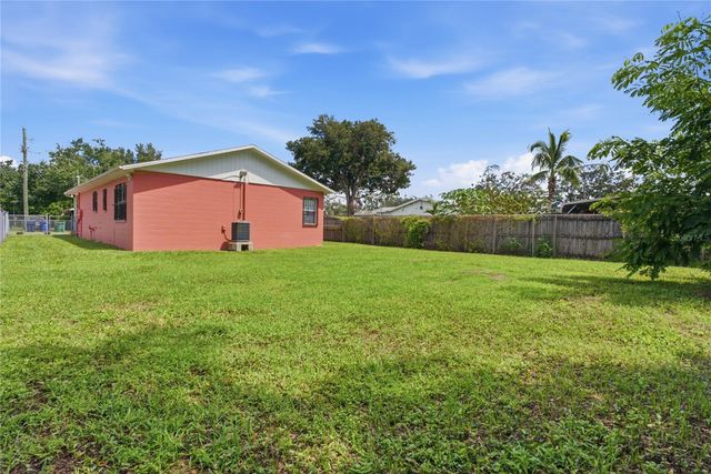 3721 E NORTH BAY STREET, Tampa, FL 33610
