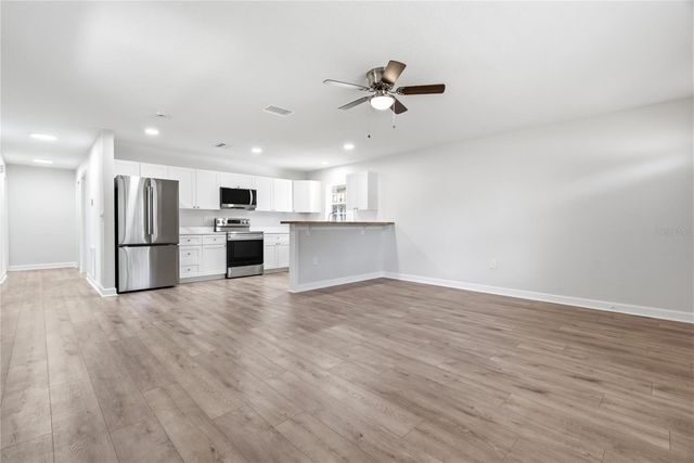 3721 E NORTH BAY STREET, Tampa, FL 33610