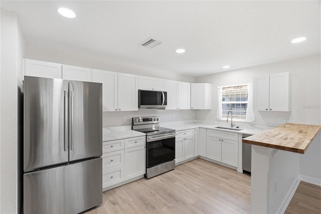 3721 E NORTH BAY STREET, Tampa, FL 33610