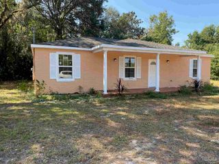 7071 Milton Dr, Milton, FL 32583