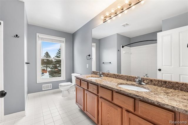 489 N Washington Street, Lake Orion, MI 48362