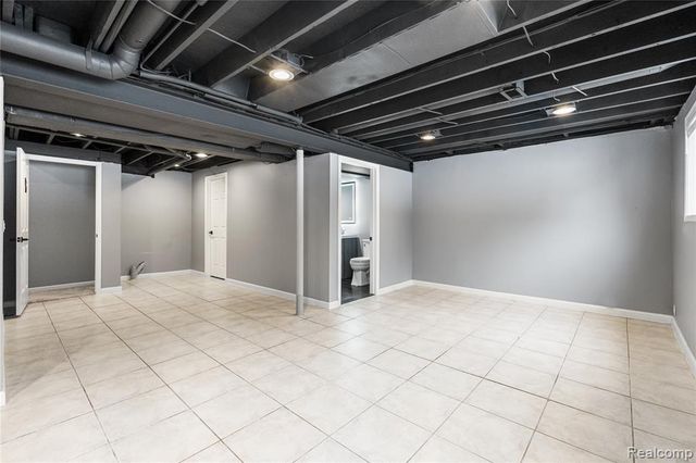 489 N Washington Street, Lake Orion, MI 48362