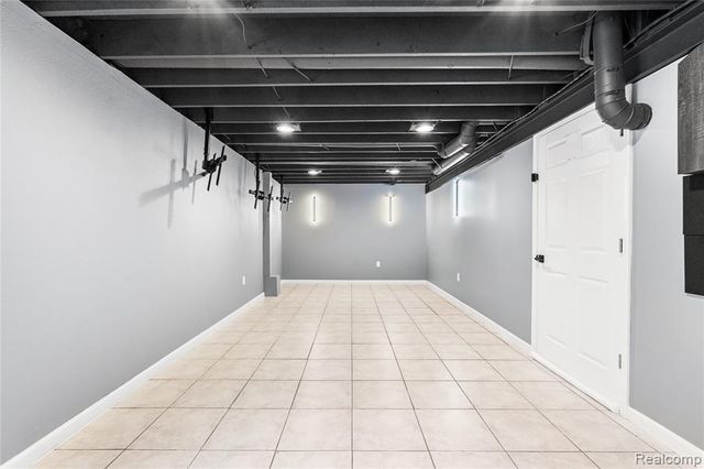 489 N Washington Street, Lake Orion, MI 48362