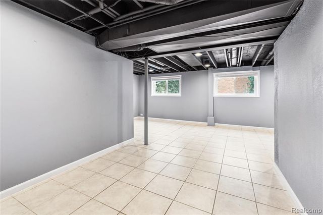 489 N Washington Street, Lake Orion, MI 48362