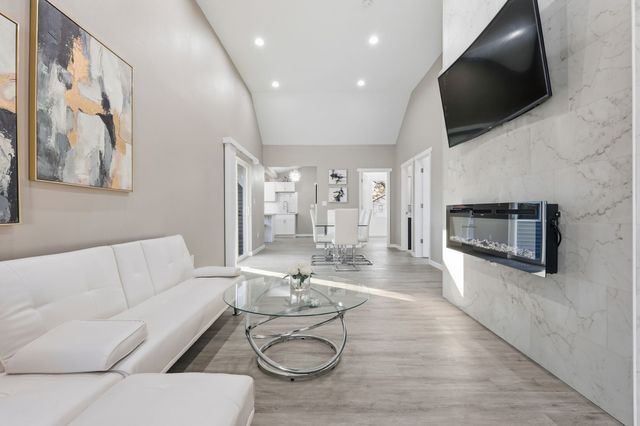 3126 SW 12th Place, Des Moines, IA 50315