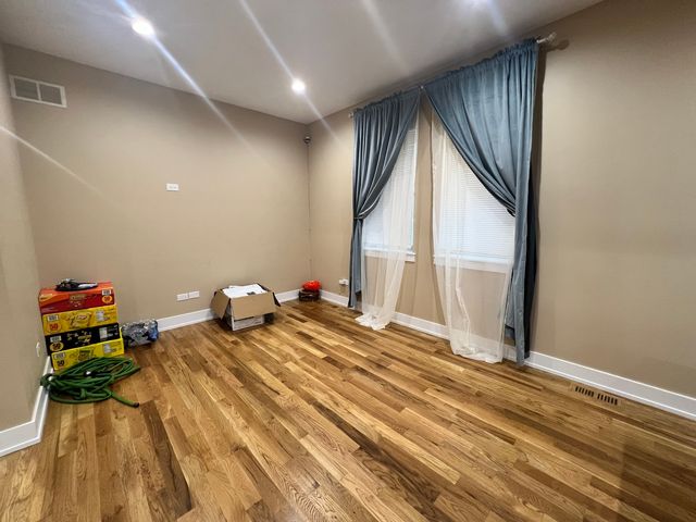 228 N Leclaire Avenue, Chicago, IL 60644
