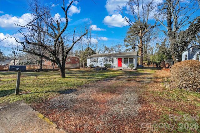 1512 N Deal Avenue, Newton, NC 28658