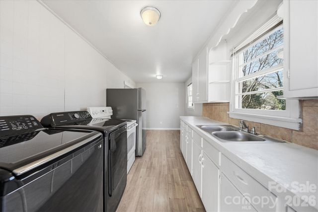 1512 N Deal Avenue, Newton, NC 28658