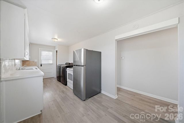 1512 N Deal Avenue, Newton, NC 28658