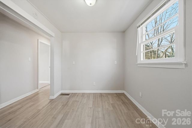 1512 N Deal Avenue, Newton, NC 28658