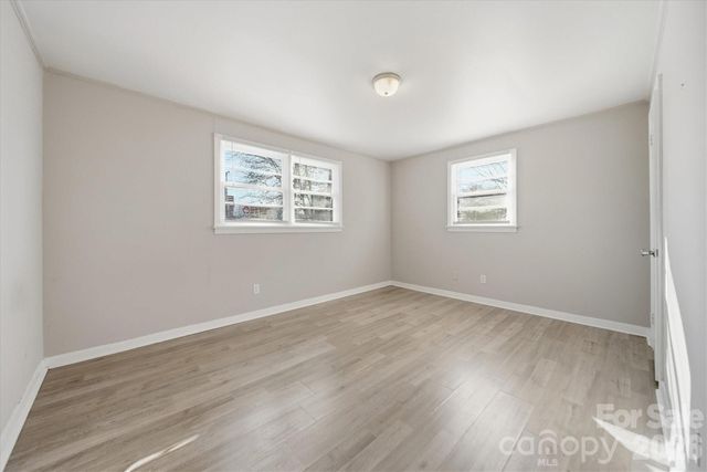 1512 N Deal Avenue, Newton, NC 28658