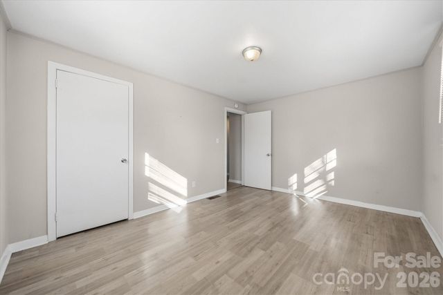 1512 N Deal Avenue, Newton, NC 28658