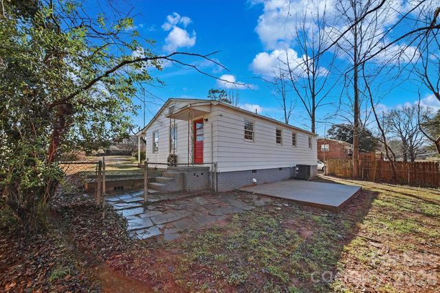 1512 N Deal Avenue, Newton, NC 28658