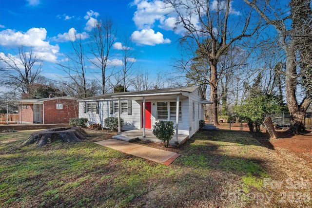 1512 N Deal Avenue, Newton, NC 28658