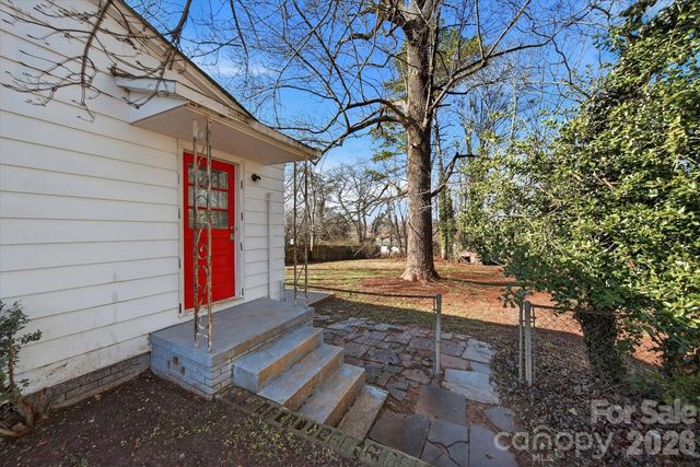 1512 N Deal Avenue, Newton, NC 28658