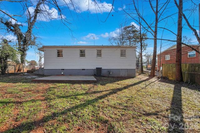 1512 N Deal Avenue, Newton, NC 28658