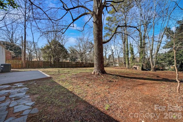 1512 N Deal Avenue, Newton, NC 28658