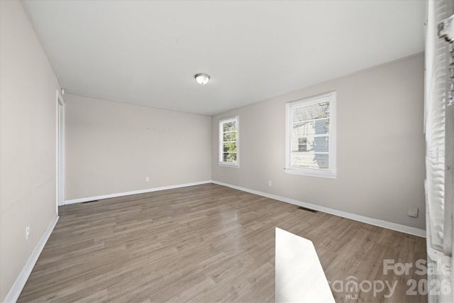 1512 N Deal Avenue, Newton, NC 28658