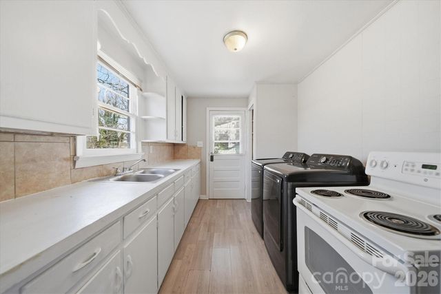 1512 N Deal Avenue, Newton, NC 28658